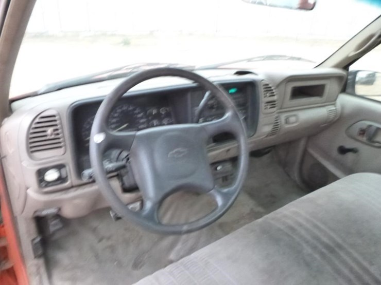 2000-chevrolet-2500-image-9