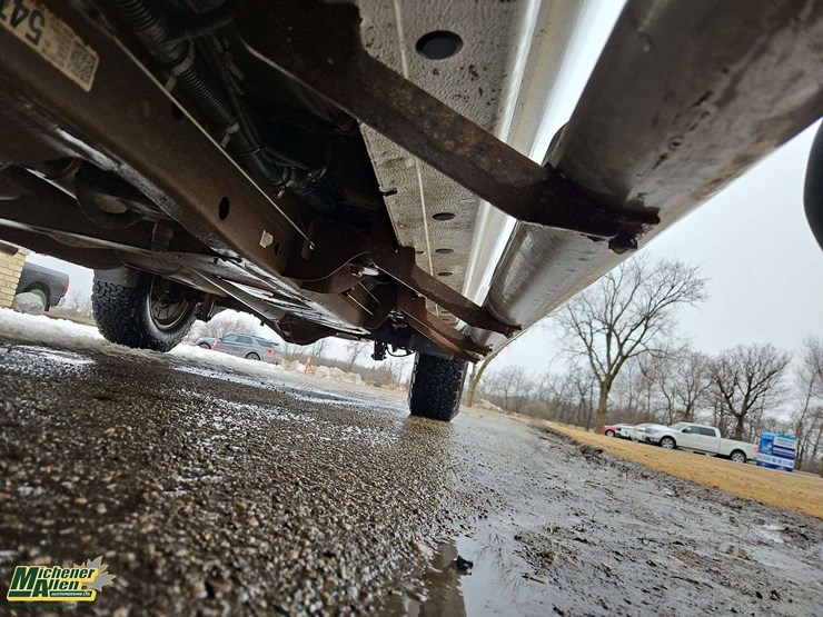 2018-chevrolet-silverado-1500-image-30