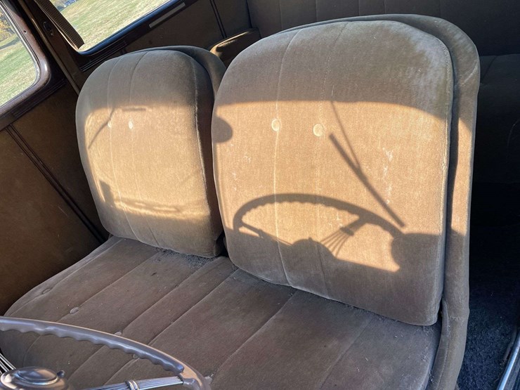 1938-ford-two-door-deluxe-sedan---original-car!-image-57