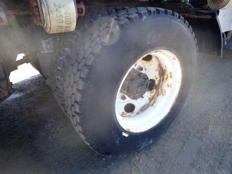 2001-freightliner-fld112-image-56