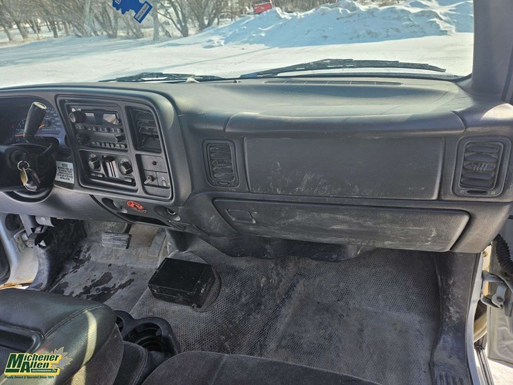 2006-gmc-sierra-2500hd-image-25