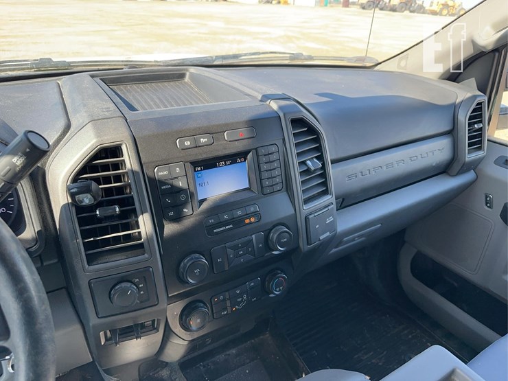 2021-ford-f350-xl-image-10