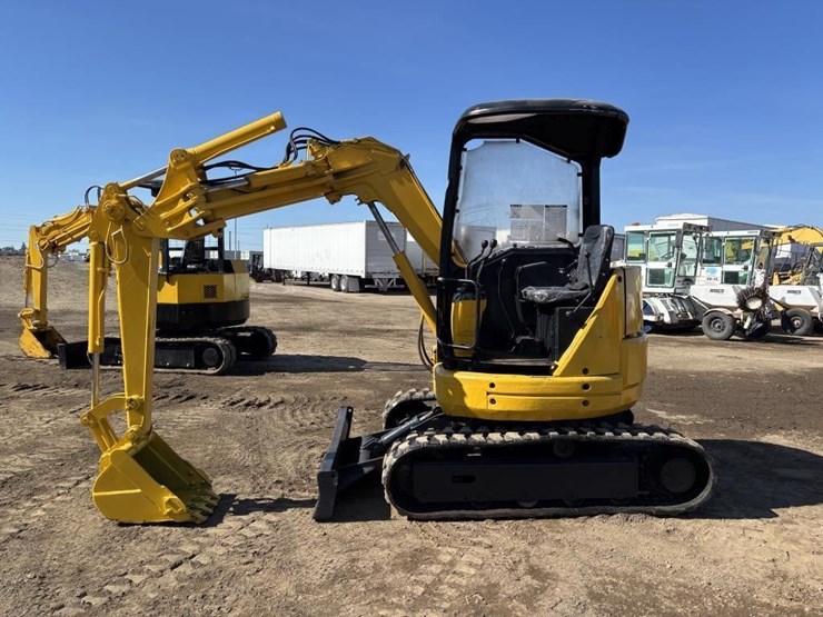 komatsu-pc28uu-2-image-5