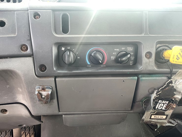 #242-•-2000-sterling-truck-tractor-(has-mn-title)-(mora,-mn)-image-76