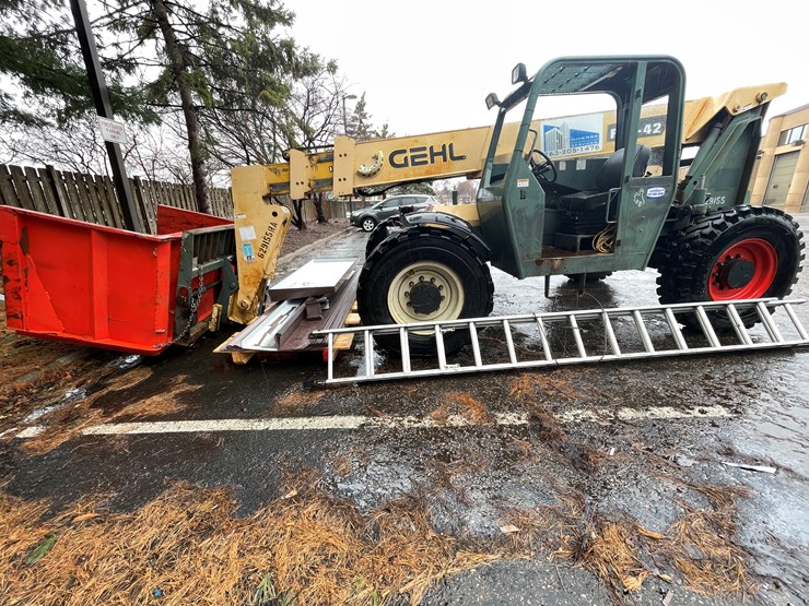 #2544-•-gehl-r56-xr42-telehandler-(columbia-heights,-mn)-image-3