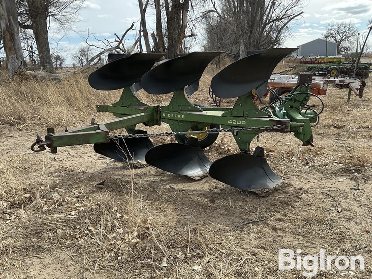 john-deere-4200-image-4