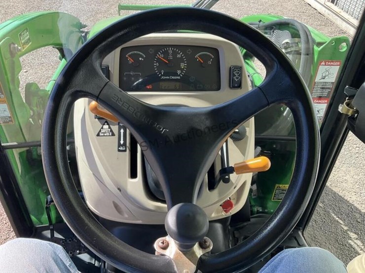 john-deere-3320-image-17