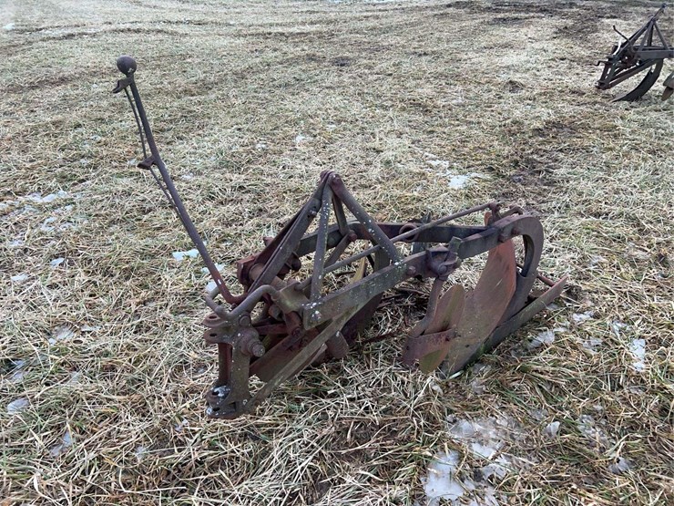 two-bottom-fordson-plow-image-4