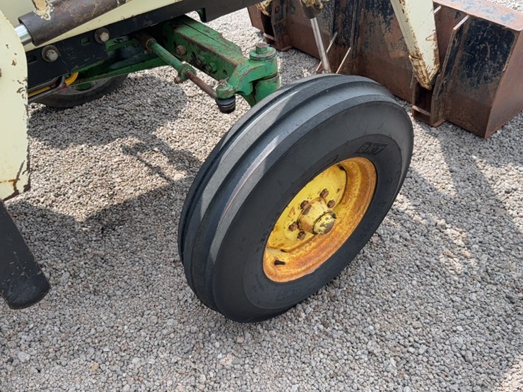 john-deere-2440-image-6