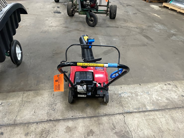 #2521-•-toro-power-clear-snowblower-(columbia-heights,-mn)-image-3