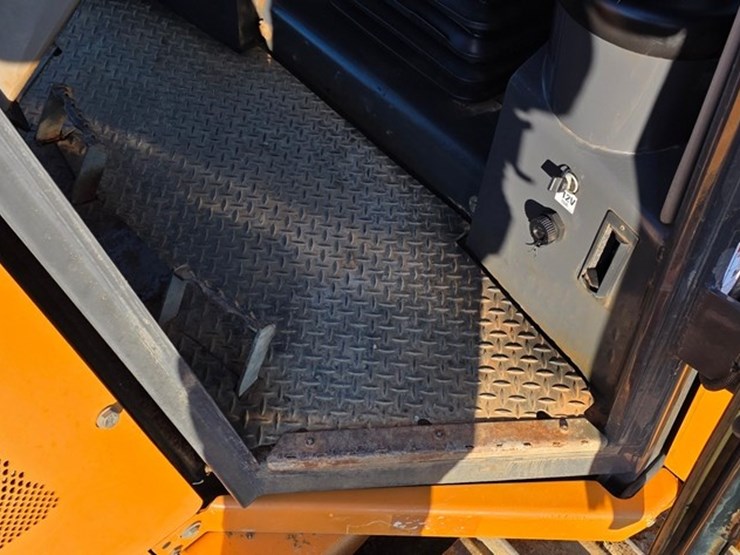 2013-case-850m-image-66