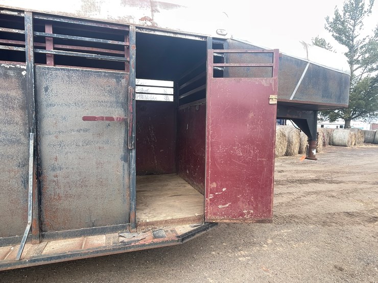 #294-•-1998-calico-livestock-trailer-(has-mn-title)-(mora,-mn)-image-27