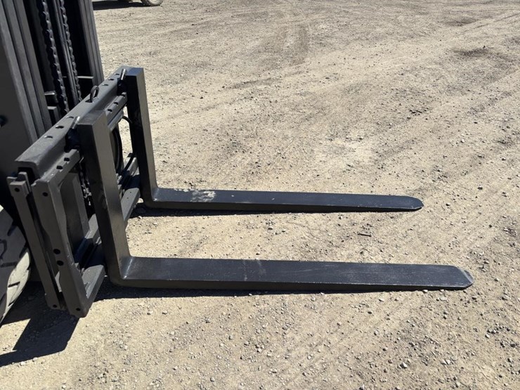 2017-toyota-8fgu30-image-10