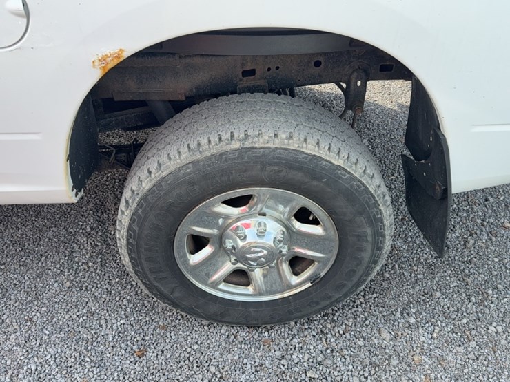 2015-dodge-2500-image-13