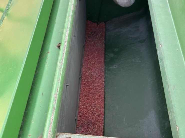 2004-john-deere-1590-image-34