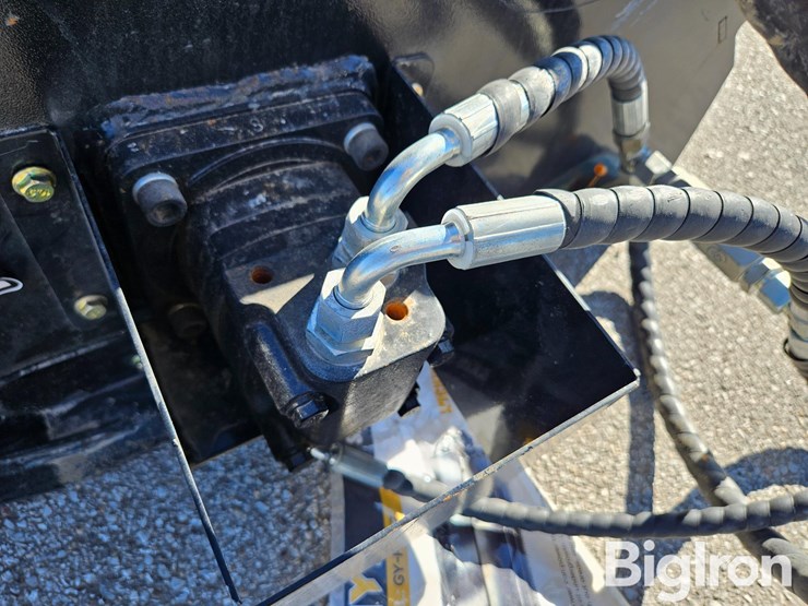 2025-massey-ferguson-730-image-14