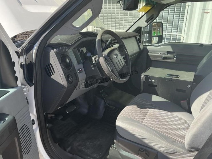 2015-ford-f550-image-28