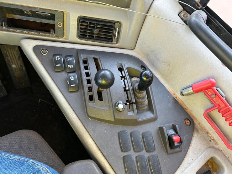 2014-volvo-a25g-image-25