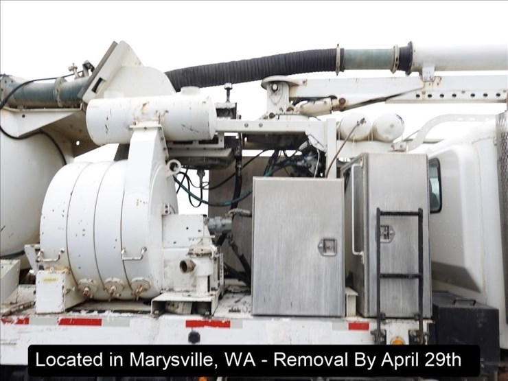 2011-peterbilt-348-image-10