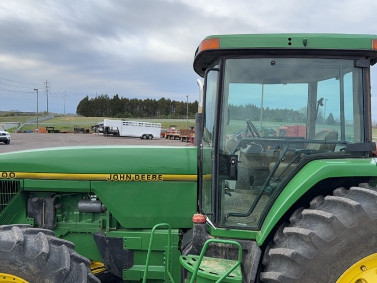 john-deere-8300-image-12