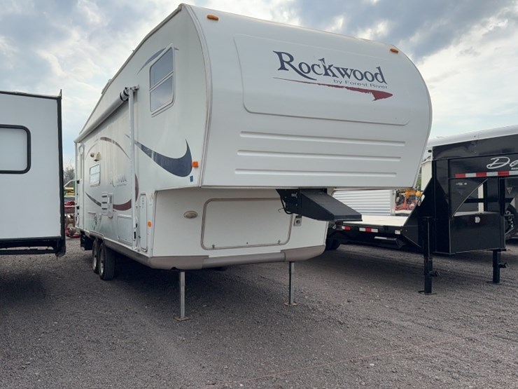 #3002-•-2006-rockwood-28'-5th-wheel-camper-image-2