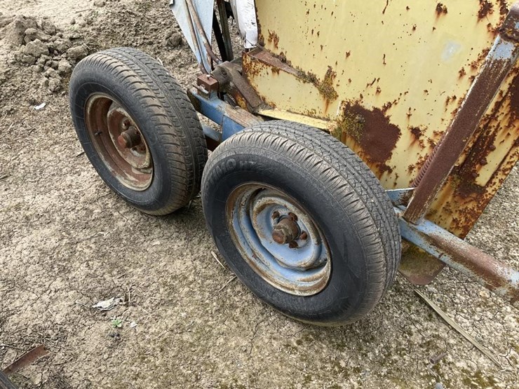 new-holland-5'-pull-hyd.-hay-turner-image-10