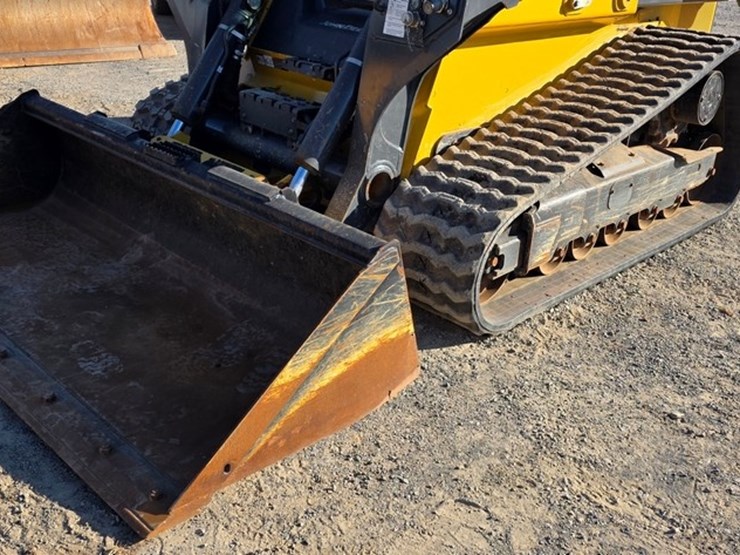 2023-deere-331g-image-35