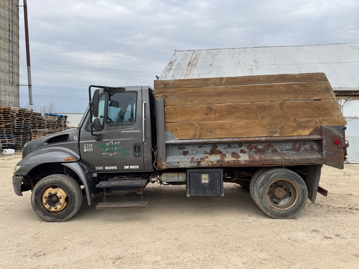 2003-international-durastar-4300-image-8