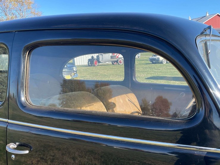 1938-ford-two-door-deluxe-sedan---original-car!-image-33