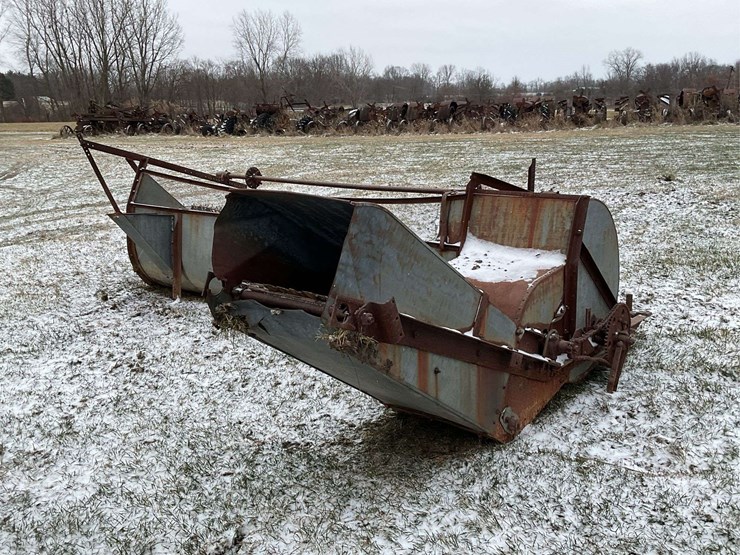 fordson-with-mounted-gleaner-combine-image-46