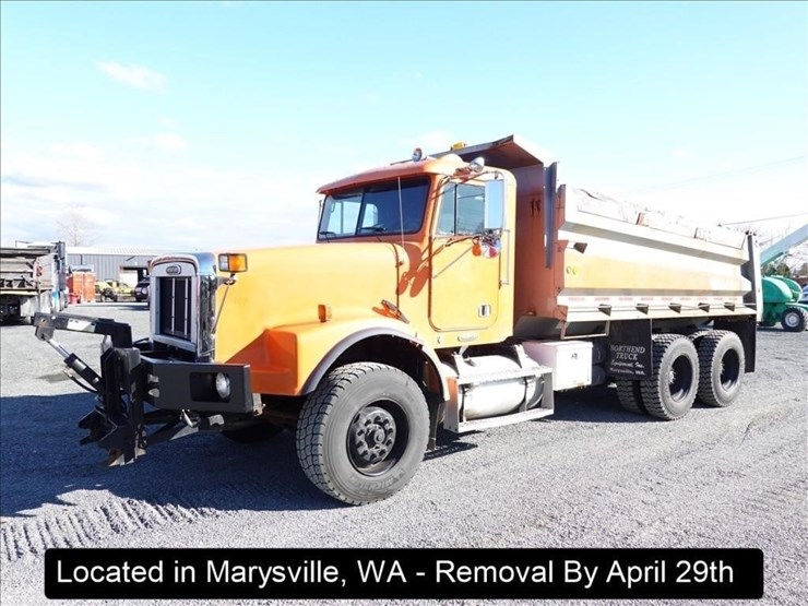 2001-freightliner-fld120-image-1