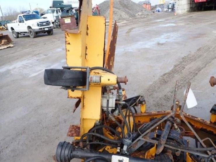 trackless-m14-pto-batwing-mower-235-image-11