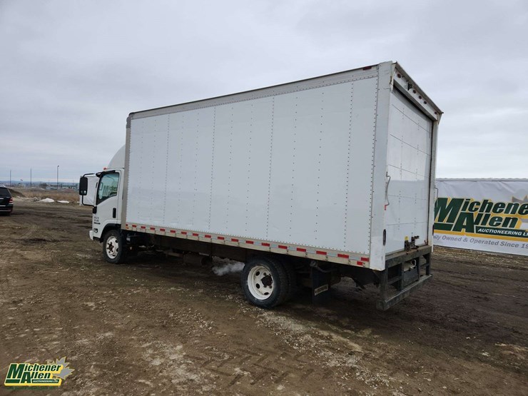 2016-isuzu-npr-image-2