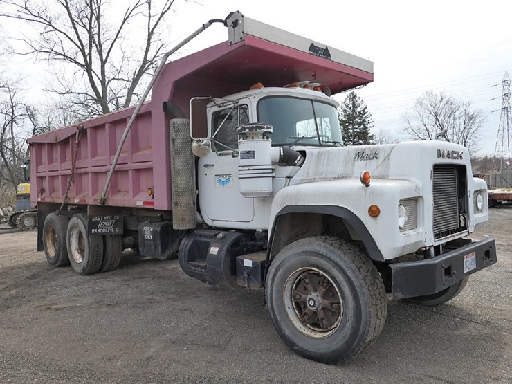 1990-mack-rd690s-image-3