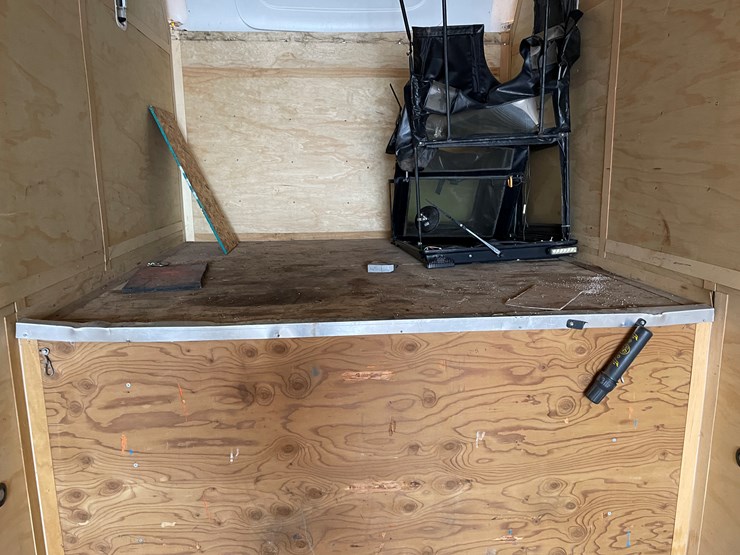 #280-•-2015-united-uxgn-8.536tr80-(3)-axle-enclosed-trailer-(has-wi.-title)-(mason,-wi)-image-52