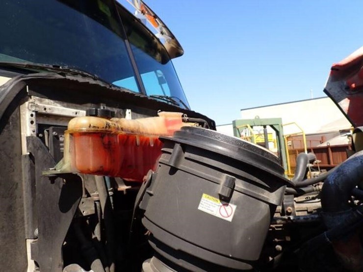 2017-western-star-4700sb-image-57