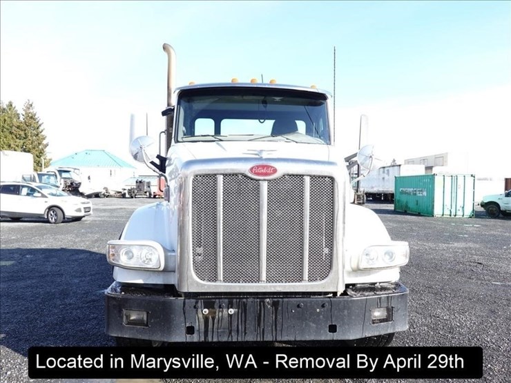 2015-peterbilt-567-image-32