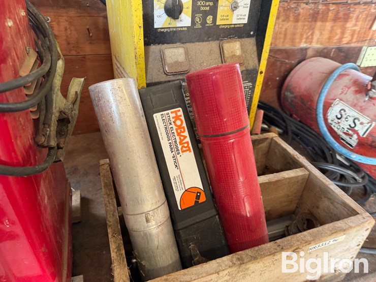 welder/charger-&-accessories-image-10