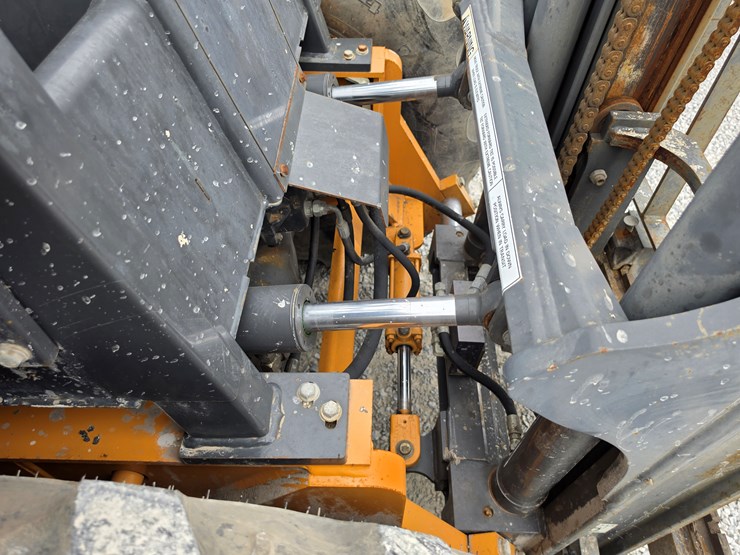 2015-case-586h-image-5