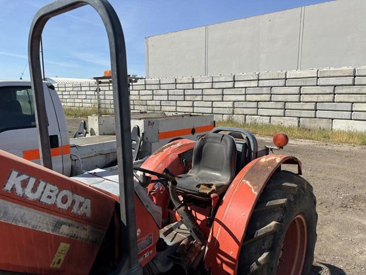 2005-kubota-m8200-image-5