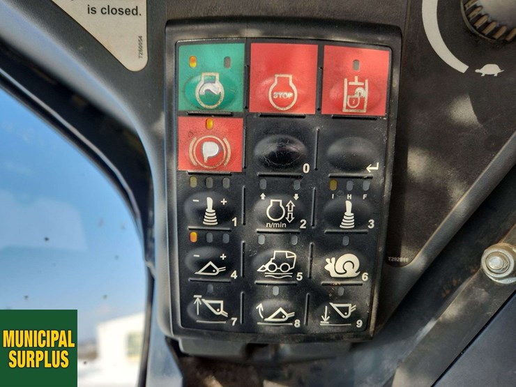 2015-deere-326e-image-15