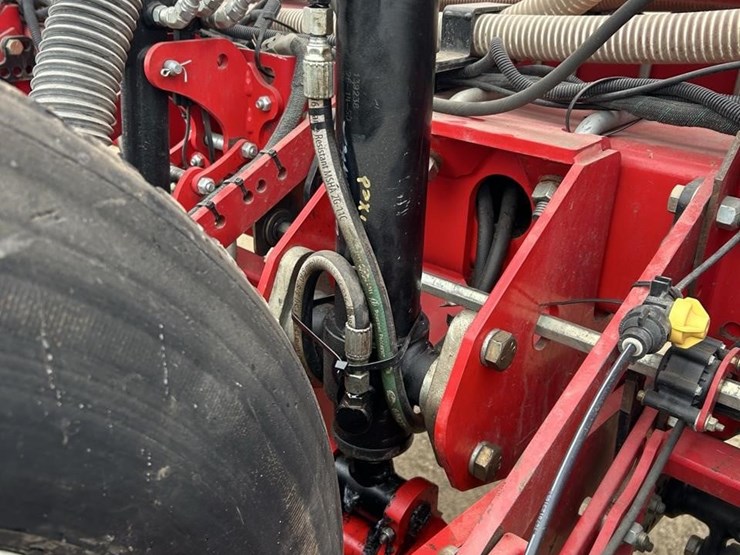 2014-white-9824-image-39