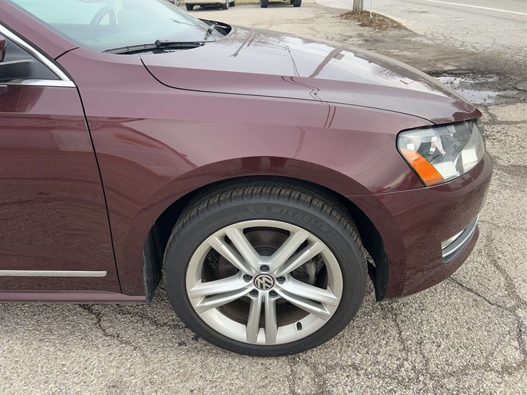 2014-volkswagen-passat-tdi-image-40