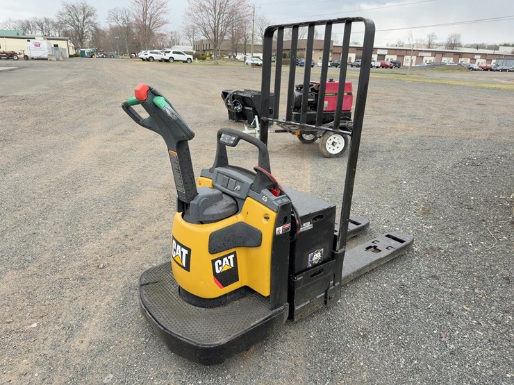 caterpillar-stand-on-electric-forklift-image-3