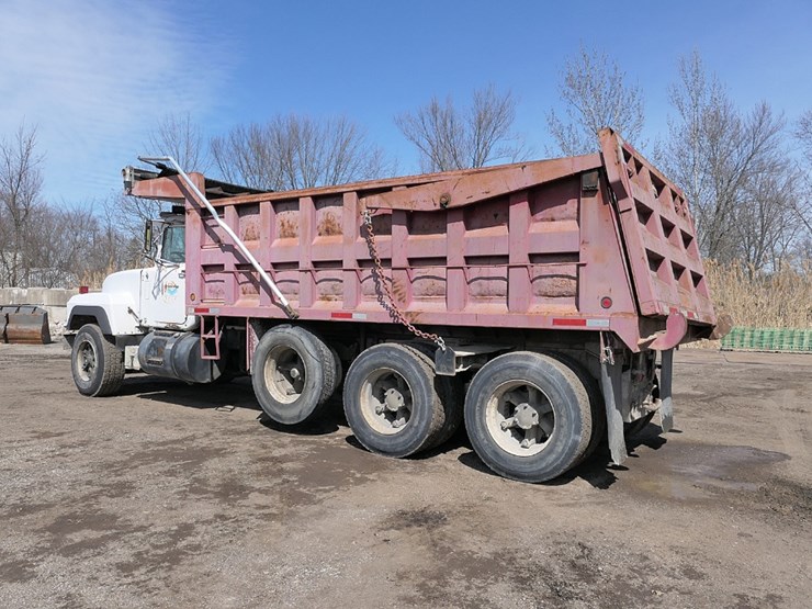 1992-mack-rd690s-image-3