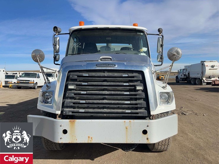 2016-freightliner-114sd-image-9