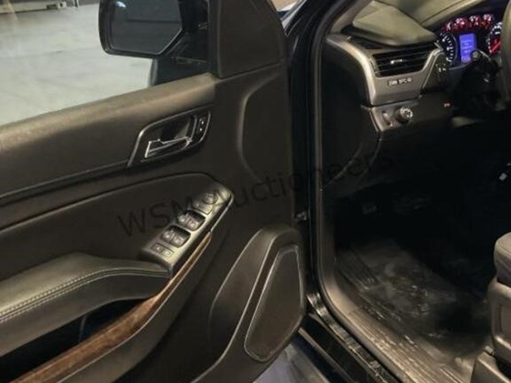 2017-chevrolet-tahoe-image-23