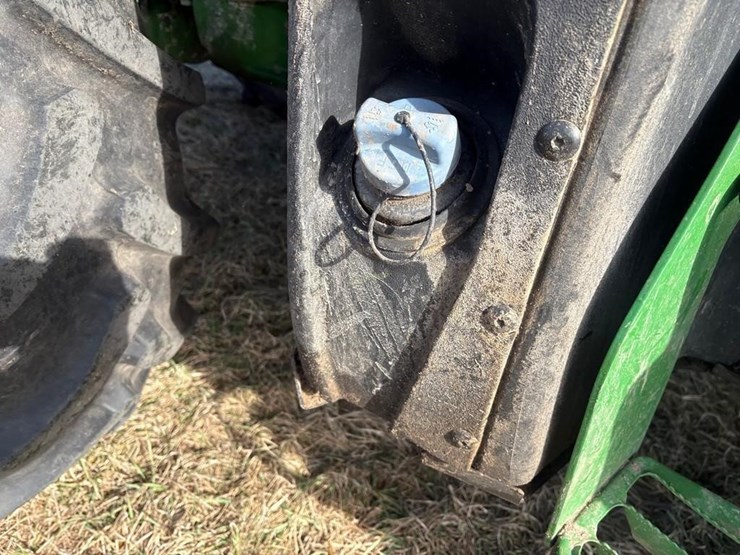 2022-john-deere-5100m-image-21