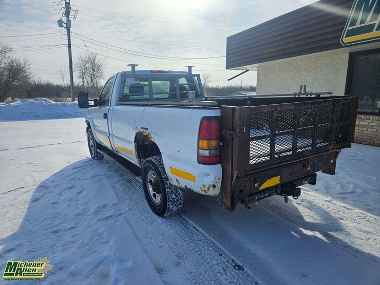2006-gmc-sierra-2500hd-image-3