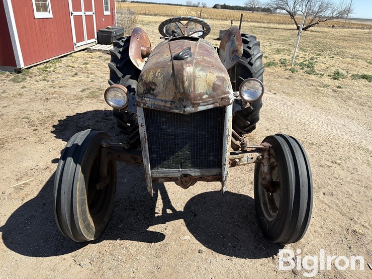1950-ford-8n-image-2